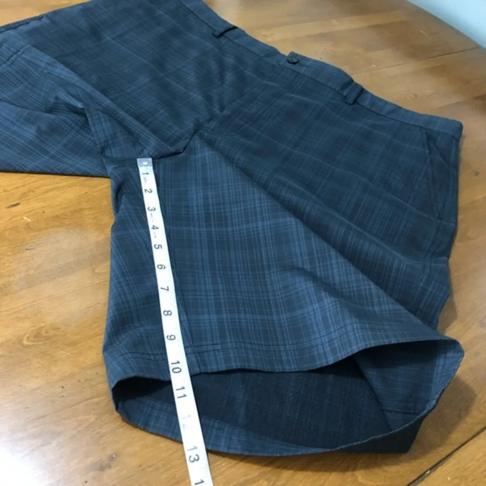 Kirkland Men's Gray Plaid Golf‎ Shorts Sz 42